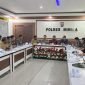 Kepolisian Resor (Polres) Mimika menggelar rapat koordinasi bersama jajaran Forum Komunikasi Pimpinan Daerah (Forkopimda) guna mempercepat penanganan konflik antar kelompok keluarga yang kembali memanas di Distrik Kwamki Narama.