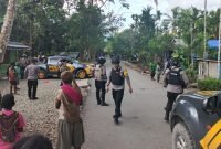 Polisi saat sedang melakukan pengamanan terhadap aksi saling serang di Kwamki Narama, Rabu 19 November 2025. (Foto: Istimewa)