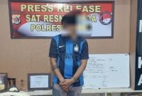Pelaku pengedar narkoba di Koperapoka Mimika ditangkap dan diamankan oleh aparat kepolisian. (Foto: Istimewa)