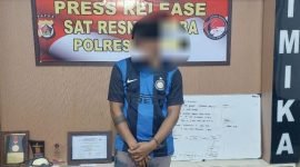 Pelaku pengedar narkoba di Koperapoka Mimika ditangkap dan diamankan oleh aparat kepolisian. (Foto: Istimewa)