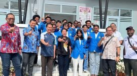 Foto bersama DPRP Papua Tengah, Nancy Natalia Raweyai dan Wakil Ketua DPD RI Yorrys Raweyai bersama perwakilan mahasiswa. (Foto: Istimewa)