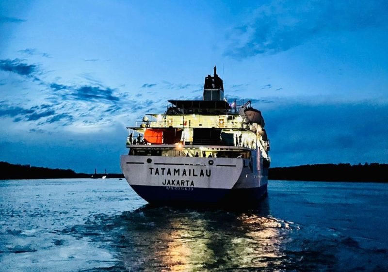 Sebuah armada Pelni saat hendak berlayar meninggalkan dermaga Peabuhan Poumako, Mimika, Papua Tengah, (Foto: Dokumen Pelni Cabang Timika).
