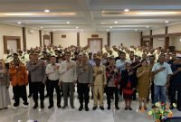 Para peserta pelatihan yang merupakan pencarii kerja di Kabupaten Mimika, saat mengikuti seremoni pembukaan kegiatan pelatihan dan pendidikan dasar satuan pengamanan kualifikasi Gada Pratama, di Ballroom Kanguru Hotel Timika, Senin (24/11/2025). (Foto: Galeri Papua/Ahmad)