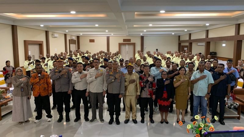 Para peserta pelatihan yang merupakan pencarii kerja di Kabupaten Mimika, saat mengikuti seremoni pembukaan kegiatan pelatihan dan pendidikan dasar satuan pengamanan kualifikasi Gada Pratama, di Ballroom Kanguru Hotel Timika, Senin (24/11/2025). (Foto: Galeri Papua/Ahmad)
