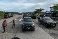 Aparat gabungan TNI-Polri melakukan patroli di Kota Kenyam, Kabupaten Nduga, Papua Pegunungan. (Foto: Istimewa/Dok. Polres Nduga)