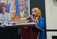 Ketua KOPRI PMII Cabang Mimika, Wisma Safitri Manuputty, membawakan sambutan dalam acara puncak hari lahir (Harlah) ke-58 KOPRI PMII di Hotel Horison Ultima, Jalan Hasanuddin, Timika, Papua Tengah, Minggu (30/11/2025). (Foto: Istimewa)