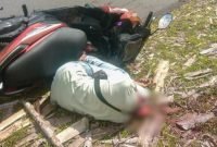 Jenazah seorang pria putus kepala ditemukan di jalan raya kawasan SP9, Kabupaten Mimika, Papua Tengah, pada Selasa (2/12/2025) siang. (Foto: Istimewa)