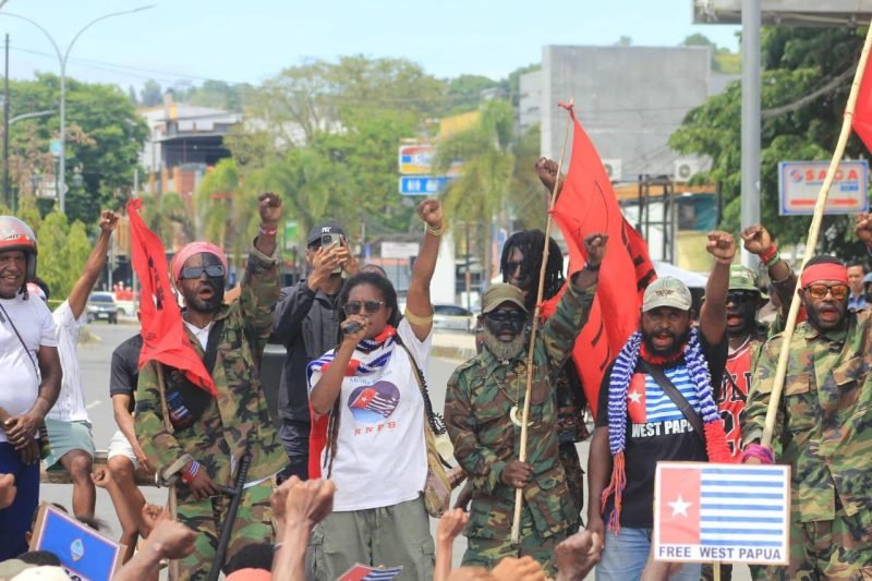 Solidaritas Rakyat Papua Pro Demokrasi Se-Sorong Raya menyampaikan pernyataan sikap pada Senin (1/12/2025) lalu di Sorong, Papua Barat Daya. (Foto: Istimewa)
