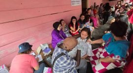 Kegiatan penyuluhan dan pemeriksaan gratis oleh Dinas Kesehatan Paniai di Distrik Bayabiru. (Foto: Istimewa/Dok. Dinas Kesehatan Paniai)