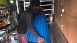 Jembatan Murib dibelikan bahan-bahan bangunan untuk merenovasi honainya. (Foto: Istimewa)