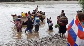 Warga masyarakat sipil mulai mengungsi setelah adanya penyerangan oleh aparat militer Indonesia. (Foto: Istimewa)