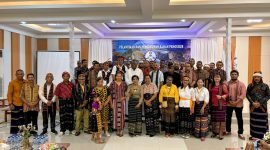 Momen pelantikan jajaran pengurus IKF periode 2025-2030 di Hotel Kanguru, Sabtu, 13 Desember 2025 petang. (Foto: Galeri Papua/Ahmad).