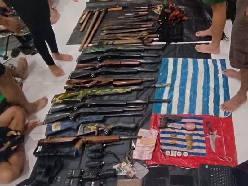 Sejumlah barang bukti yang berhasil diamankan oleh Koops TNI Habema dalam operasi di Yahukimo, Sabtu (13/12/2025). (Foto: Istimewa/Dok. Koops TNI Habema)