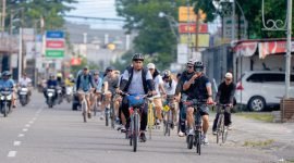Anggota Spin 4 Fun gowes menuju lokasi event Summer Camp 2025. (Foto: Istimewa/Fernando Rio)