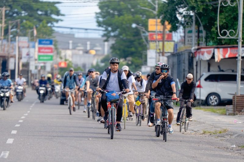Anggota Spin 4 Fun gowes menuju lokasi event Summer Camp 2025. (Foto: Istimewa/Fernando Rio)