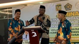 Bupati Mimika, Johannes Rettob, membuka Seminar Peran Mubaligh dan Guru Ngaji di Ballroom Hotel Horison Diana Timika, Selasa (23/12/2025). (Foto: Galeri Papua/Ahmad)