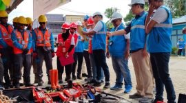Para petugas PLN UP3 Timika saat melakukan pengecekan terhadap persiapan dalam rangka siaga Nataru. (Foto: Istimewa/Dok. PLN UP3)