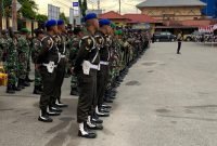 Personel yang mengikuti apel pengamanan di halaman Sentra Pelayanan Polres Mimika, Rabu (31/12/2025). (Foto: Galeri Papua/Ahmad)