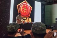 Menteri Pertahanan Republik Indonesia, Jenderal TNI (Purn) Dr. Sjafrie Sjamsoeddin, membawakan sambutan saat berkunjung ke Mimika, Papua Tengah, Jumat (2/1/2026). (Foto: Istimewa/Informan Galeri Papua)