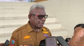 Bupati Mimika, Johannes Rettob. (Foto: Galeri Papua/Ahmad)