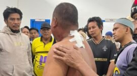 Korban penikaman oleh TPNPB mendapat penanganan medis di RSUD Dekai, Yahukimo. (Foto: Istimewa)