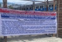 SMP Negeri 7 Mimika yang masih dipalang kelompok warga terkait persoalan penyelesaian sengketa tanah, Rabu (14/1/2026). (Foto: Galeri Papua/Ahmad)