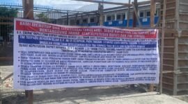 SMP Negeri 7 Mimika yang masih dipalang kelompok warga terkait persoalan penyelesaian sengketa tanah, Rabu (14/1/2026). (Foto: Galeri Papua/Ahmad)