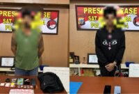Kedua terduga pelaku yang diamankan polisi, Rabu (21/1/2026). (Foto: Istimewa/Humas Polres Mimika)