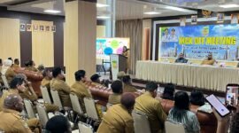 Kepala Badan Perencanaan Pembangunan Daerah (Bappeda) Kabupaten Mimika, Dr. Ir. Yohana Paliling, membawakan sambutan. (Foto: Galeri Papua/Endy Langobelen)