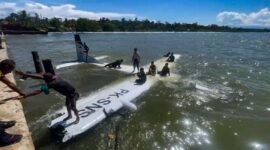 Pesawat Smart Air milik PT Smart Cakrawala Aviation dengan tipe Cessna 208 Caravan dengan nomor registrasi PK-SNS jatuh di kawasan Pantai Nabire Barat, Papua Tengah, Selasa (27/1/2026) siang. (IDN Times/Istimewa)