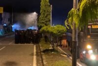 Lokasi palang jalan di Jalan Ahmad Yani depan lorong Koperapoka, Distrik Mimika Baru, Mimika, Papua Tengah, pada Rabu (28/1/2026) malam. (Foto: Galeri Papua/Ahmad)
