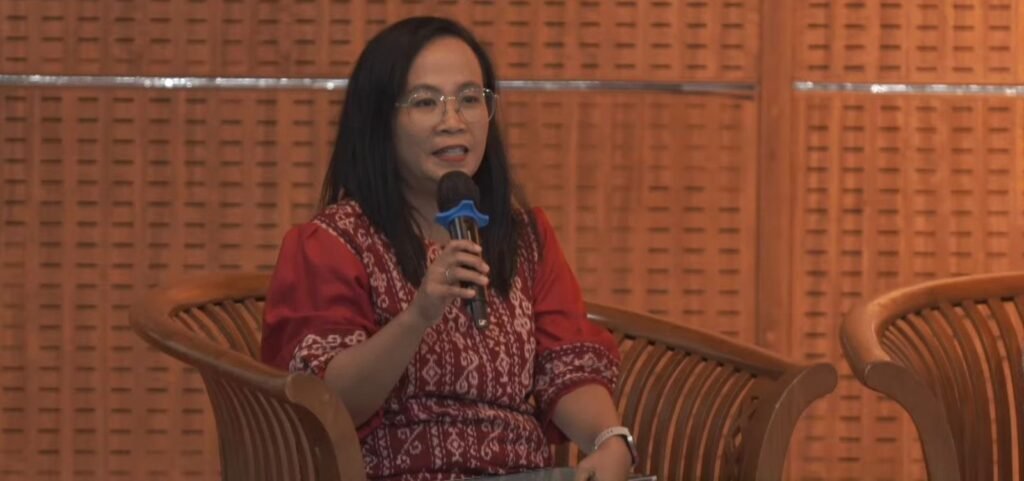 Peneliti Pusat Riset Masyarakat dan Budaya BRIN, Desmiwati, memaparkan hasil riset. (Foto: Istimewa/Tangkapan layar video siaran langsung di kanal YouTube Bentala Rakyat)