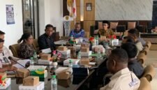 Suasana pertemuan antara BRIDA Kabupaten Mimika bersama Forkom PPTS di lantai 3 Mal Pelayanan Publik (MPP) Kabupaten Mimika, Jumat (30/1/2026). (Foto: Galeri Papua/Ahmad)