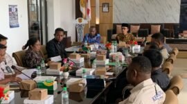Suasana pertemuan antara BRIDA Kabupaten Mimika bersama Forkom PPTS di lantai 3 Mal Pelayanan Publik (MPP) Kabupaten Mimika, Jumat (30/1/2026). (Foto: Galeri Papua/Ahmad)