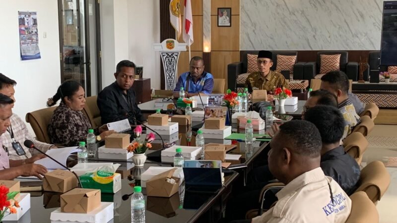 Suasana pertemuan antara BRIDA Kabupaten Mimika bersama Forkom PPTS di lantai 3 Mal Pelayanan Publik (MPP) Kabupaten Mimika, Jumat (30/1/2026). (Foto: Galeri Papua/Ahmad)