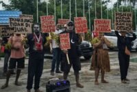 Solidaritas Merauke melakukan aksi spontan pada saat pelaksanaan Sidang Majelis Pekerja Lengkap Persekutuan Gereja-gereja di Indonesia (MPL-PGI) 2026 di Gedung Olahraga (GOR) Hiad Sai, Merauke, Papua Selatan, Jumat (30/1/2026). (Foto: Istimewa/Solidaritas Merauke)