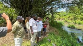 Komisi II DPRK Mimika melakukan kunjungan kerja ke Distrik Wania untuk meninjau keluhan warga, Jumat (30/1/2026). (Foto: Istimewa)