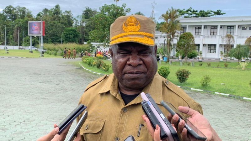 Pj Sekda Kabupaten Mimika, Abraham Kateyau. (Foto: Galeri Papua/Ahmad)