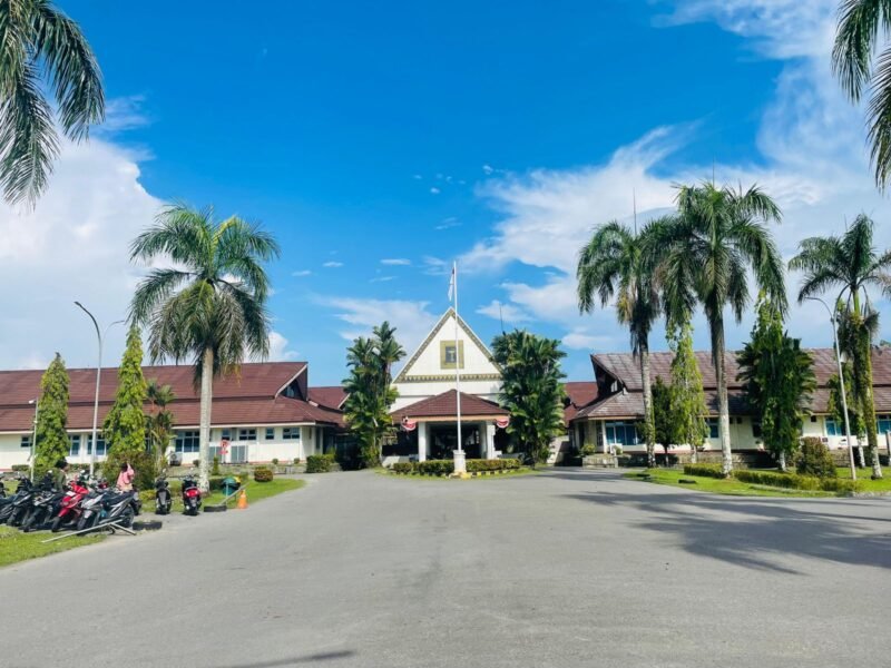 Tampak depan Rumah Sakit Umum Daerah (RSUD) Mimika. (Foto: Galeri Papua/Kevin Kurni)