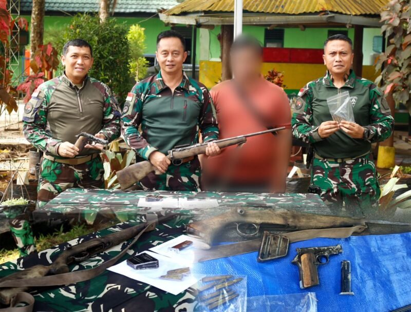 Koops Swasembada mengamankan dua pucuk senjata api beserta sepuluh butir munisi saat melaksanakan patroli pengamanan wilayah di Kampung Mosso, Distrik Muara Tami, Kota Jayapura, Jumat (6/2/2026). (Foto: Istimewa/Koops Swasembada)