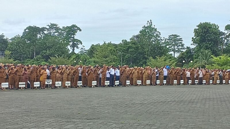 Apel Gabungan OPD di Halaman Kantor Pusat Pemerintahan Kabupaten Mimika, Senin (9/2/2026). (Foto: Istimewa/Hayun)