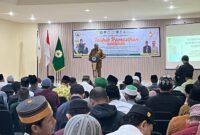Staf Ahli Bidang Kemasyarakatan dan SDM Kabupaten Mimika, Fransiskus Bokeyau, membacakan sambutan Bupati Mimika, Johannes Rettob, sekaligus membuka kegiatan Tarhib Ramadhan 1447 Hijriah / 2026 Masehi di Hotel Serayu, Timika, Papua Tengah, Selasa (10/2/2026). (Foto: Galeri Papua/Endy Langobelen)