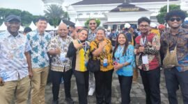 10 orang jurnalis dari Tanah Papua yang didukung oleh PT Freeport Indonesia saat menghadiri kegiatan puncak peringatan Hari Pers Nasional di Serang, Banten, Senin 9 Februari 2026. (Foto: Istimewa /Dokumen PTFI)
