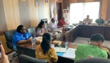 Rapat koordinasi Satgas MBG di Lantai 3 Gedung A Kantor Pusat Pemerintahan Kabupaten Mimika, Kamis (12/2/2026). (Foto: Galeri Papua/Ahmad)
