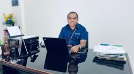 Kepala BPJS Kesehatan Kabupaten Mimika, Mikael Tuturop, saat ditemui di ruang kerjanya, Kamis (12/2/2026). (Foto: Galeri Papua/Kevin Kurni)