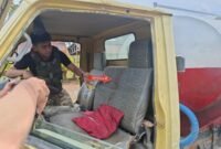 Polisi melakukan olah TKP peristiwa penembakan sopir truk tangki air di Yahukimo. (Foto: Istimewa/Satgas Humas ODC)