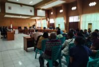 Pelaksanaan Rapat Dengar Pendapat (RDP) Komisi IV DPRD Biak Numfor bersama Dinas Pendidikan, BPKD, Asisten I serta perwakilan orang tua mahasiswa. (Foto: Galeri Papua/Ikbal Asra)