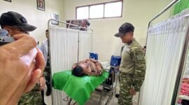 Panglima Komando Gabungan Wilayah Pertahanan (Pangkogabwilhan) III, Letjen TNI Bambang Trisnohadi, mengunjungi BLUD Puskesmas Timika dalam rangka kegiatan pemeriksaan kesehatan gratis, Jumat (13/2/2026). (Foto: Galeri Papua/Endy Langobelen)