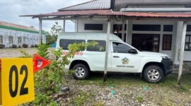 Penampakan mobil ambulans milik Puskesmas Aplim yang nyaris dibakar OTK di Distrik Dekai, Yahukimo, Papua Pegunungan, Sabtu (14/2/2026). (Foto: Humas Satgas ODC 2026).