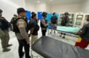 Aparat keamanan mendatangi RSUD untuk menjenguk korban. (Foto: Satgas Humas ODC)